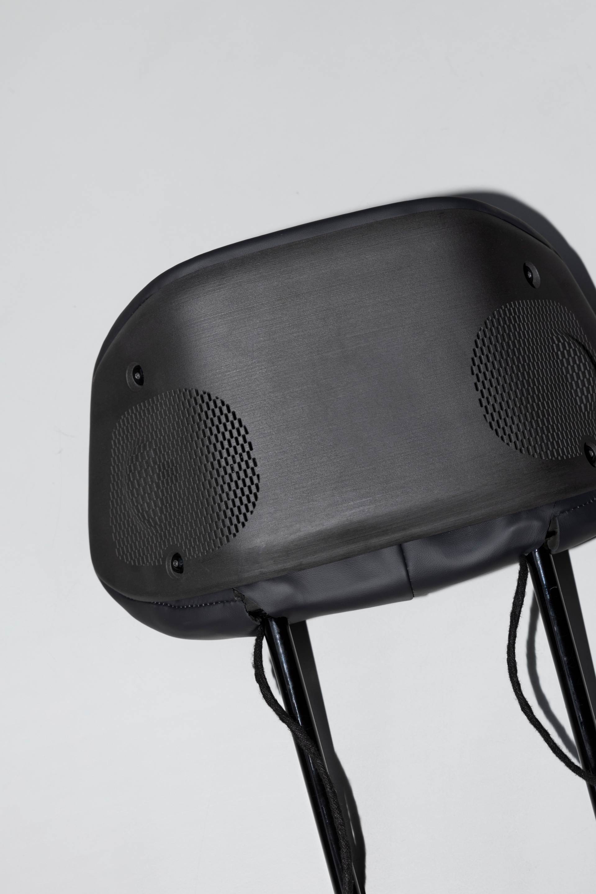 Headrest with integrated loudspeakers.