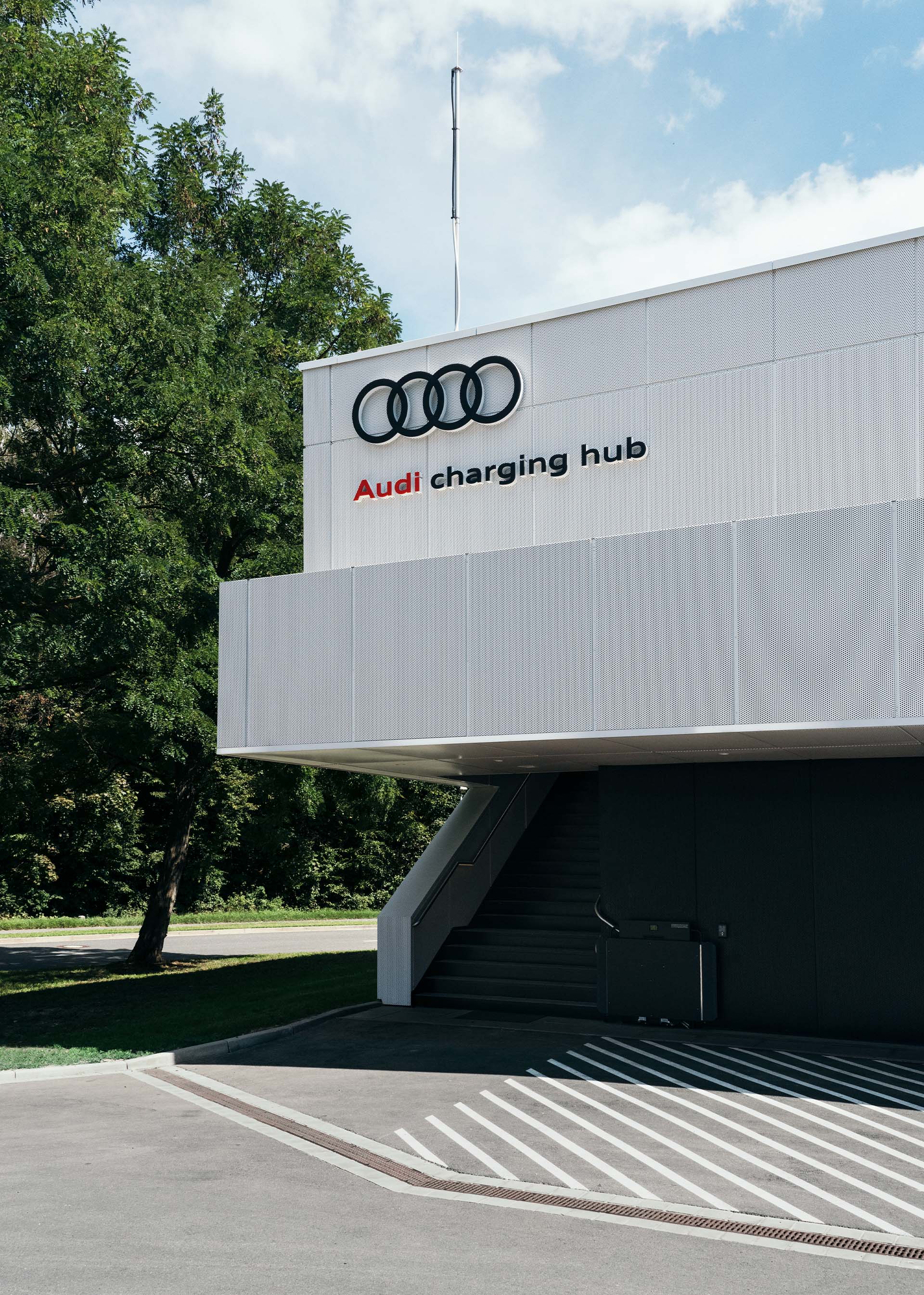 Entrance area of the Audi charging hub in Nuremberg.