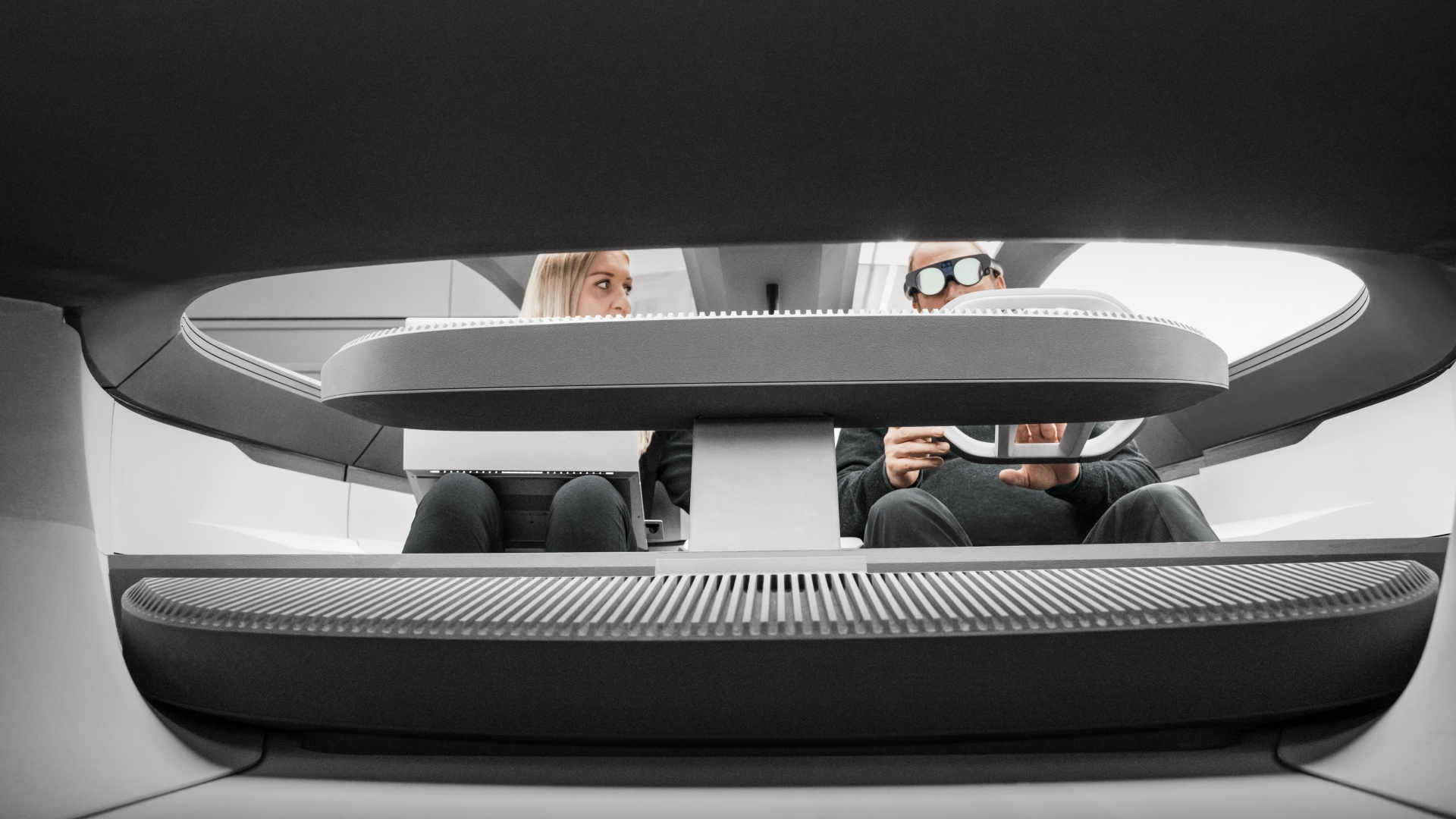 A look into the cockpit of the Audi activesphere concept.