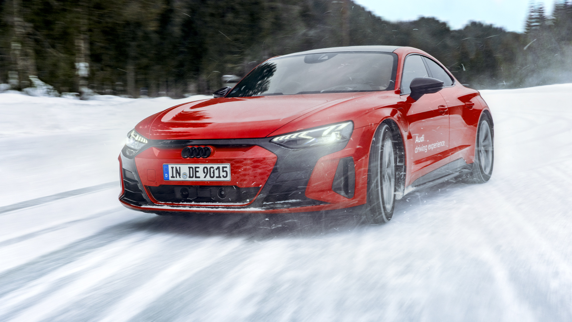 Audi RS e-tron GT im Schnee.