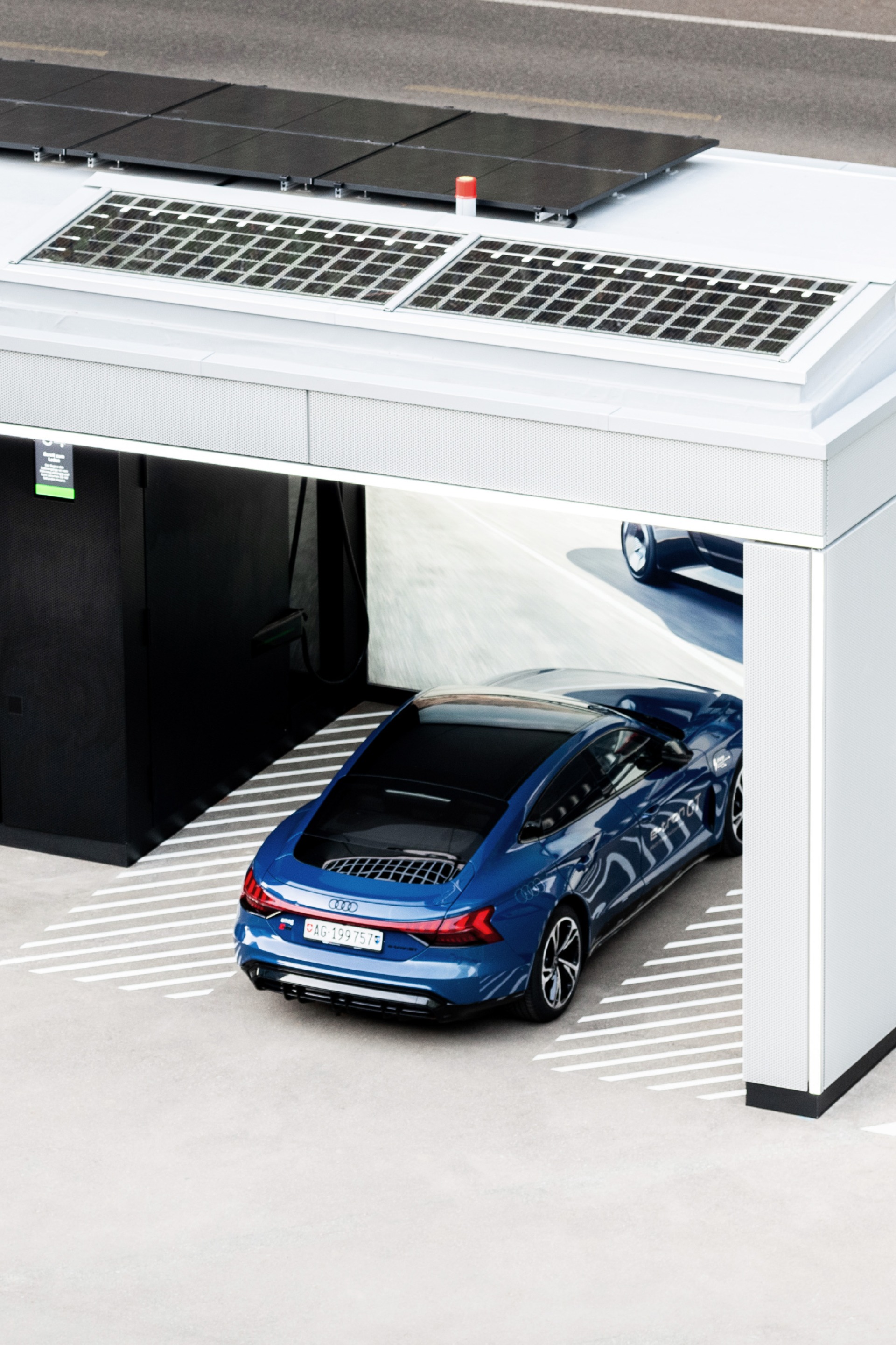 Photovoltaic elements on the roof of the Audi charging hub.